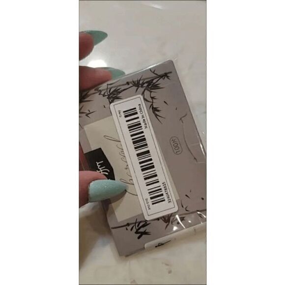 Facial Oil Blotting Paper Charcoal Oil Control - Pack of 2 - Picture 6 of 7